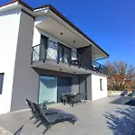 With Pool In Kornic-insel Krk 55181