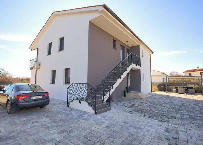 With Pool In Kornic-insel Krk 55181 アパート *